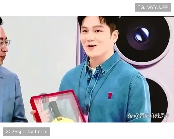 樊振东训练完直接去吃路边摊，球拍比我的命还贵