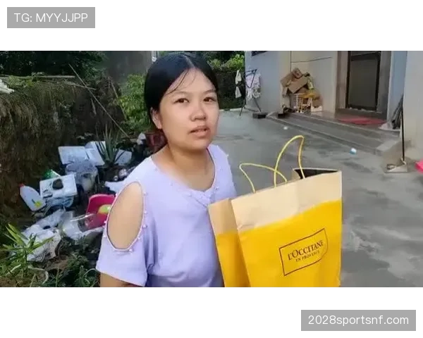袁悦随手拿出的包包价签，我数完工资只想静静